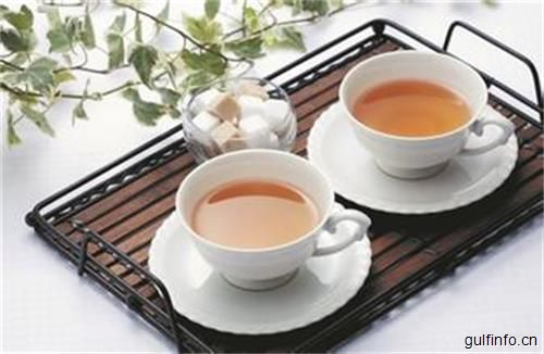 专喝八公斤茶的阿联酋人，阿联酋也爱茶！