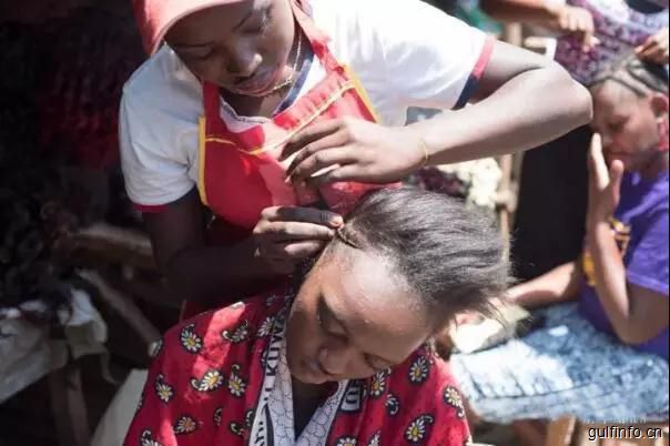 非洲女人头顶上的“秘密”——中国假发