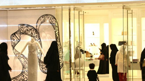 阿联酋女性每月花上千美元梳妆